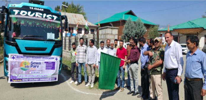 Deputy Commissioner Kupwara flags off training visit to sheep farm